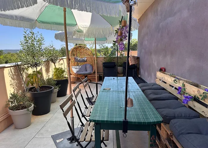 Joli Studio Le Clos D\'Aix Avec Grande Terrasse Piscine Et Parking Gratuit
